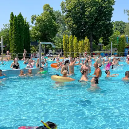The family pool at the Parkfürdő remains open until September 17th!