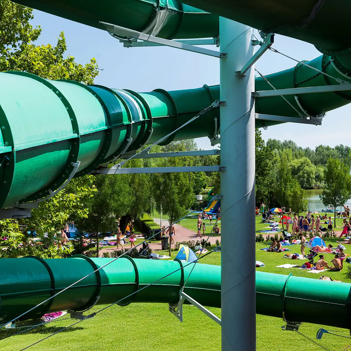 Twisting Slide (Black Hole)